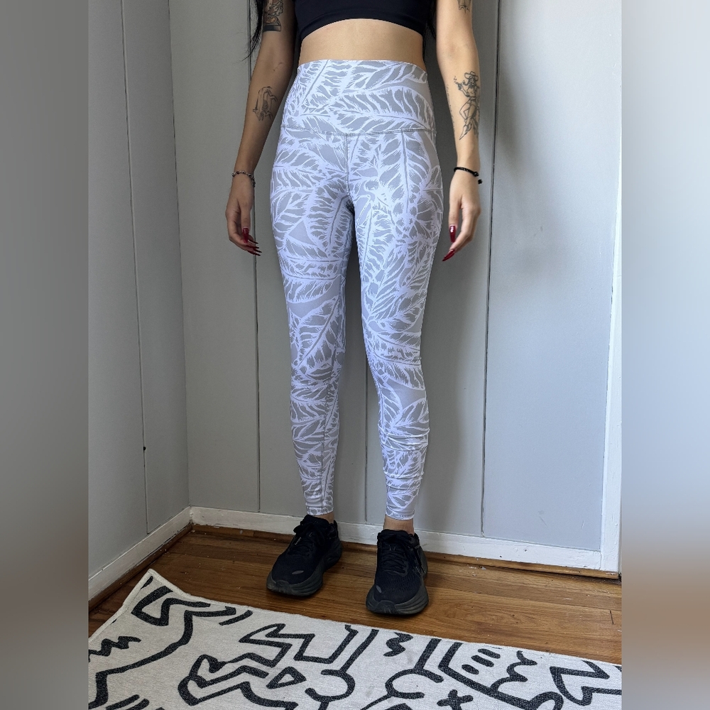 ALO yoga leggings white gray palm Small